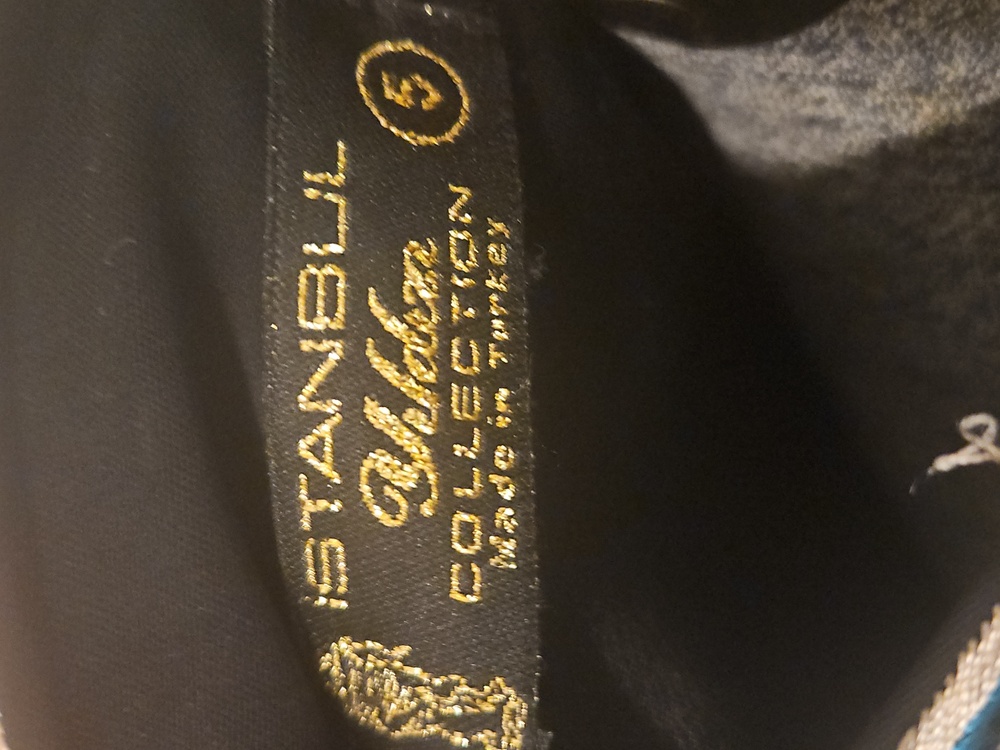 Embroidered Abaya - Picture 8 of 9